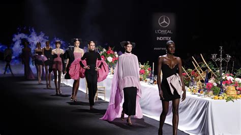 Quieres vivir la experiencia Mercedes Benz Fashion Week desde dentro Te contamos cómo Vanity