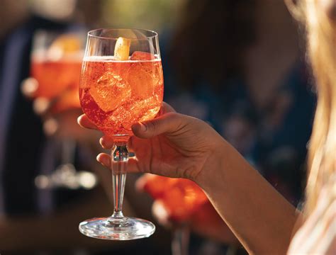 Everything else is brought to the table by the. Aperitivo con Aperol Spritz | Aperol