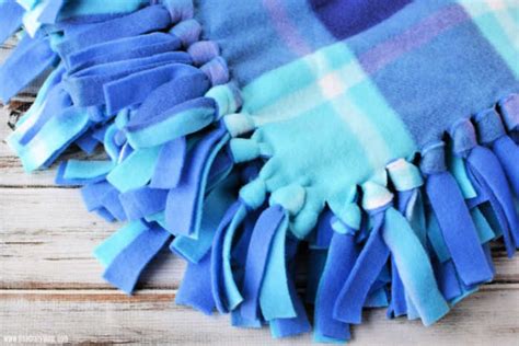 How To Make A Fleece Blanket Easy No Sew Fleece Blanket