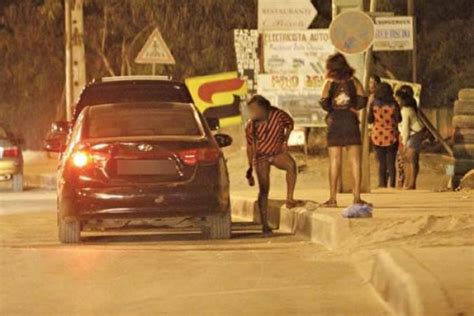 Prostitutas Angolanas à Caça De Clientes Em Pleno Estado De Emergência Angola24horas Portal