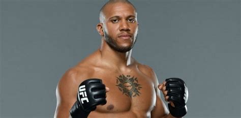 Gane vs lewis vs ufc 265 august, 07, 2021. Pas d'UFC Fight Island pour Ciryl Gane