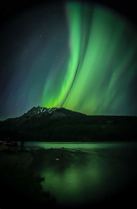 The Northern Lights Shot At Lake Minnewanka In Banff Oc 3262x4984