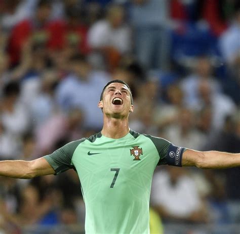 Der megastar achtet extrem auf seinen körper. Cristiano Ronaldo Körper - Portugal gegen Polen: Superstar ...