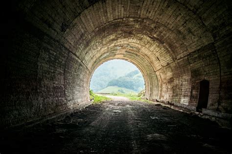 Licht Am Ende Des Tunnels Stockfoto Und Mehr Bilder Von 2015 Istock