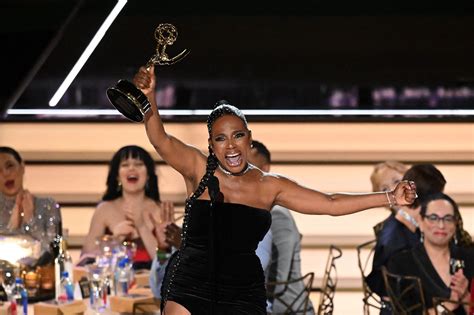 Watch Sheryl Lee Ralph Sing Her Thrilling Emmys 2022 Acceptance Speech