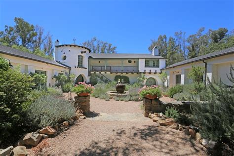 Reese Witherspoon Sells Ojai Home At A Loss