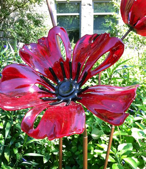 This artwork is perfect for glass collectors, perfect gift , cremation hand blown art glass is like no other medium. Hand blown glass flower | Bloemen
