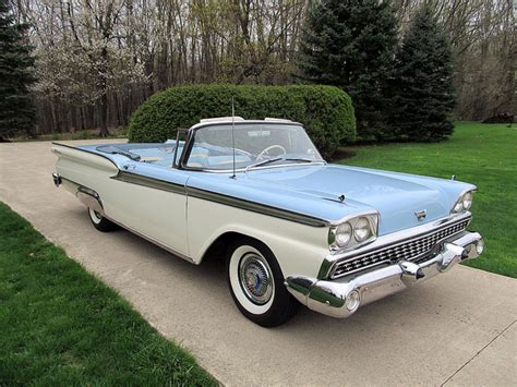 Watch as the roof is raised on this 1959 ford fairlane galaxie 500 skyliner convertible, one of the coolest engineering features ever developed by ford. Ford Fairlane 500 Galaxie Sunliner 1959 - Love Cars & Motorcycles