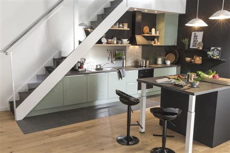 Selanjutnya, anda juga harus mempertimbangkan tentang warna kitchenset itu. Efisiensi Ruang, Ini 6 Desain Kitchen Set Minimalis Bawah ...