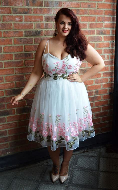 Fuller Figure Fuller Bust A Wedding Dress Alternative Weddings Dresses Curvy Fashion Fashion