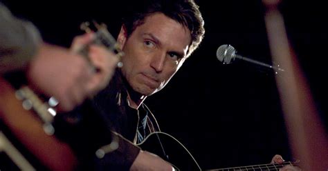 Singer Richard Marx Helps Subdue Unruly Airline Passenger Cbs Chicago