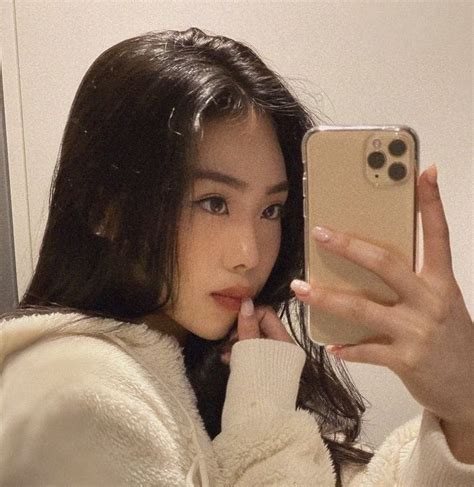 mirror selfies ulzzang icons ๑ in Korean girl aesthetic Ullzang mirror selfie