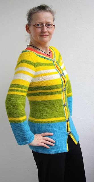 Ambiente knitting pattern by astrid schramm. Strickanleitung Charlotte in Sochi von Astrid Schramm