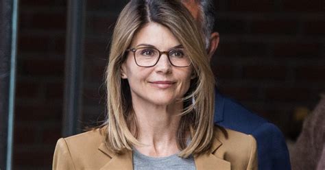 Acest film nu are sinopsis. Lori Loughlin Regrets Smiling In Court, College Scandal