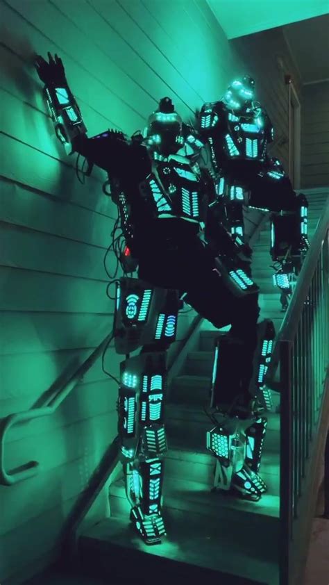 Led robot show performing at a quinceanera. Pin by Arabella Savannah on LOL! xD in 2020 | Sap ...