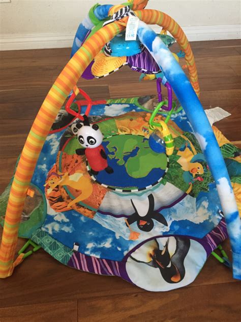 Includes prop pillow for optimal tummy time comfort. サンディエゴタウン - クラシファイドBaby Einstein Tummy Time Pillow & Play Gym