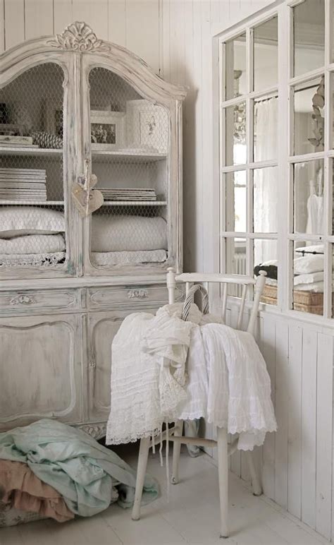 For inspiration, check out these gorgeous shabby chic bathroom decor ideas. 28 Lovely And Inspiring Shabby Chic Bathroom Décor Ideas ...