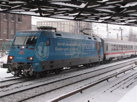 Jun 25, 2021 · laut unicef entfallen auf afrika lediglich 1,5 prozent der bislang weltweit verabreichten impfstoffdosen. BR 101 am IC 341 nach Krakau mit Unicef Werbung bei der ...