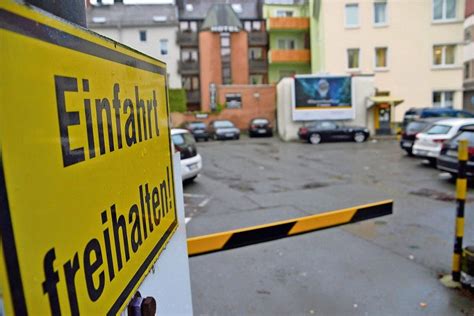 (2) vor den die freie zufahrt zur garage zeitweilig hindernden anlagen, wie schranken oder tore, ist ein Hof: Wo parken die Hotel-Gäste? - Hof - Frankenpost