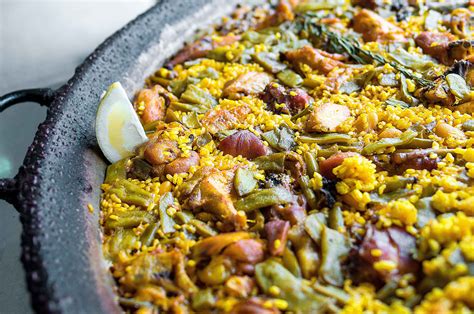 Serve up a fragrant paella to feed a crowd. Paella, un ícono de la gastronomía de España - Food and ...