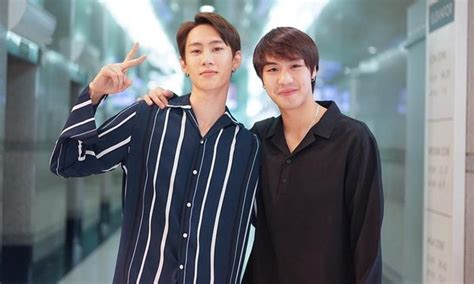 ไวท์ ณวัชร์ พุ่มโพธิงาม นักแสดงชาวไทย เกิดวันที่ 2 มิถุนายน พ.ศ. อดีตคู่จิ้น "ไวท์ ณวัชร์" ให้กำลังใจ "กัปตัน" เจอมรสุมข่าว