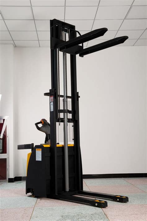 Low Roof Kad Free Lifting 2000kg Electric Pallet Stacker