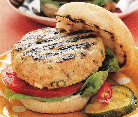 I toasted pepperidge farm soft white hamburger buns and added green leaf lettuce and tomato. Healthy Turkey Burger Recipe | Mama Knows