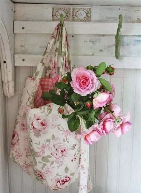 Pin By Mary Baxter On Shabby In 2020 Rose Cottage Floral Wreath