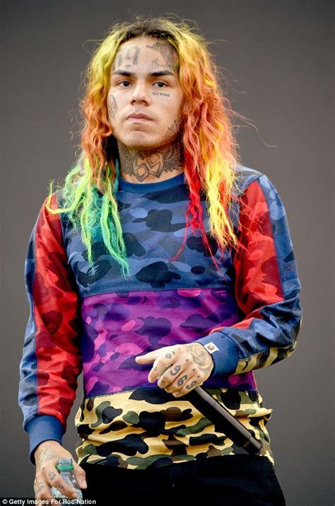 Tekashi 6ix9ine Is Shoved On Stage By Aggressive Fan In Russia Before
