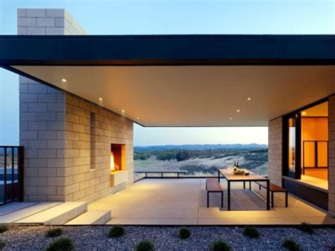 Flat Roof Cottage Style House Design Combined With Modern Architecture