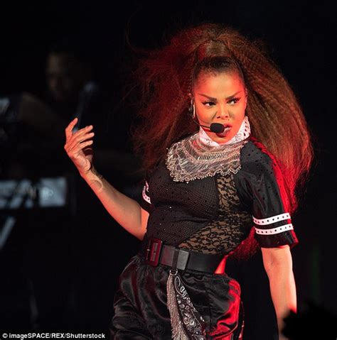 Janet Jackson 52 Puts On Energetic And Emotional Performance At