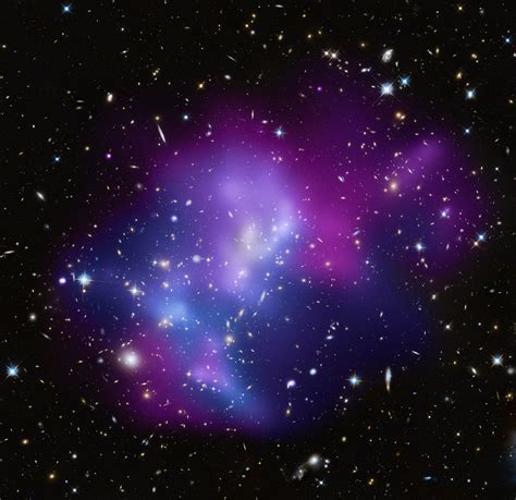 Galaxy Cluster Macs J0717 Esahubble