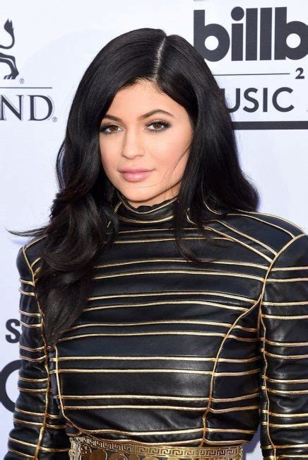 Kylie Jenner Biography Wiki Net Worth Height And More
