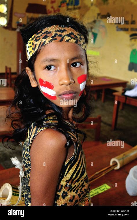 Amazonas Mädchen Independence Day Festival In Industria Durchgeschwitzt Abteilung Von
