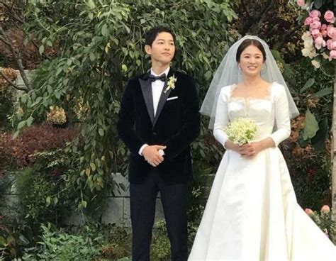 Song hye kyo & guests dance after wedding park bo gum playing piano when park hyung sik singing. Song Hye-kyo Bio, Affair, Married, Husband, Net Worth ...