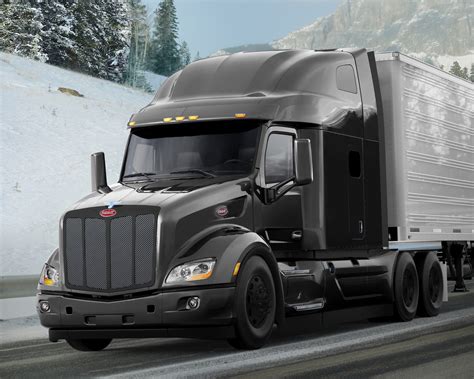 Peterbilt Showcases Model 579 Featuring New Exterior Options At Tmc