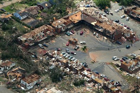 Tornado emergency in tuscaloosa, alabama (4/27/2011); Monster Alabama Tornado Spawned by Rare "Perfect Storm"