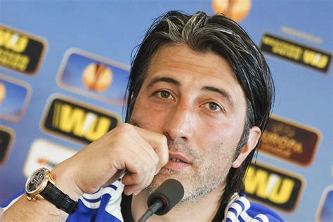 Check spelling or type a new query. Murat Yakin, entraîneur du FC Bâle, sur le départ