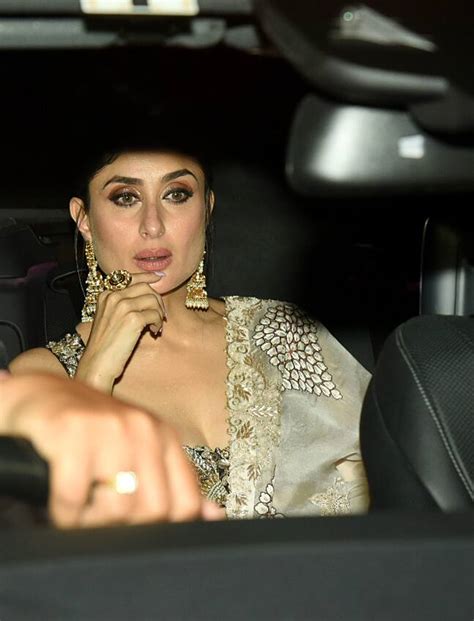 Kareena Kapoor Looks Ethereal At Shah Rukh Khans Diwali Bash — Check Pics People News Zee News