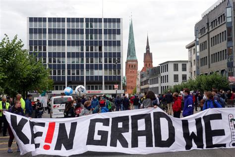 Lübeck Live 1500 Teilnehmer Bei Klima Demo