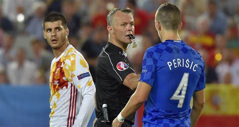 Gli ottavi presentano sfide abbordabili per le favorite, almeno sulla carta. L'Italia giocherà contro la Spagna agli ottavi di finale ...