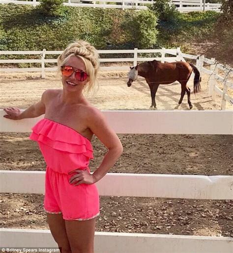 Britney Spears Stuns In Strapless Hot Pink Jumper Daily Mail Online