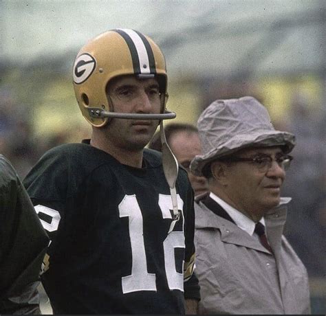 — zeke bratkowski, the quarterback who backed up bart starr during the green bay packers' 1960s dynasty, has died at his florida home. Former Packers QB Zeke Bratkowski Passed Away at 88