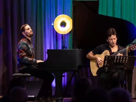 Das Pablo Held Trio Zusammen Mit Dem Gitarristen Nelson Veras Bei Ella