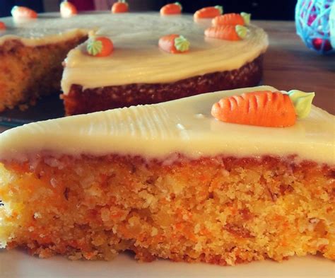 Kuchen auf ein kuchengitter setzen. Rezept Karottenkuchen super einfach selbstgemacht