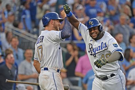 Royals End Long Losing Streak With 7 4 Win Royals Review