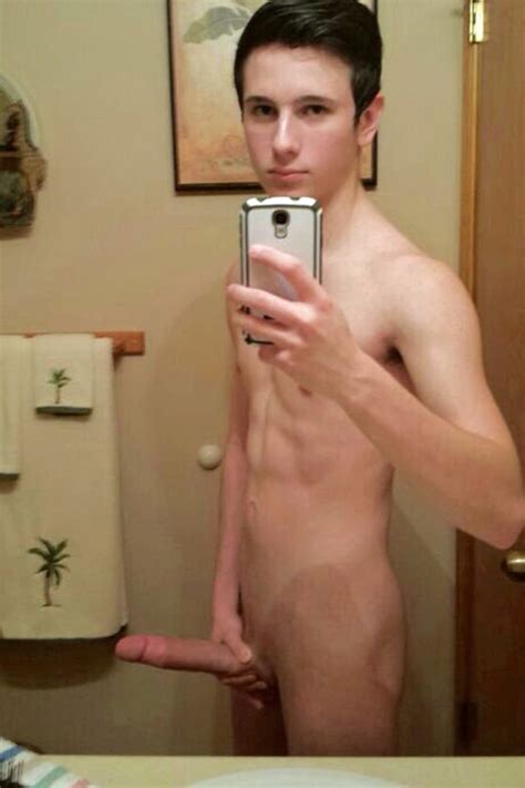 Nude Twink Selfies Room