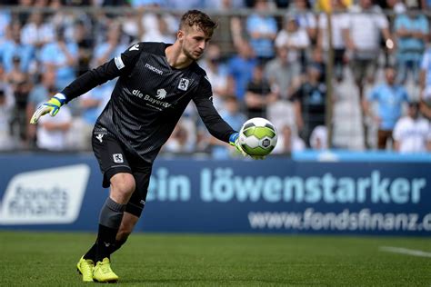 Bayern muenchen, sebagai juara bertahan, bakal mendapat tiga lawan yang tangguh dan tidak mudah dikalahkan. 1860 München: Vertrag mit Hiller vorzeitig verlängert