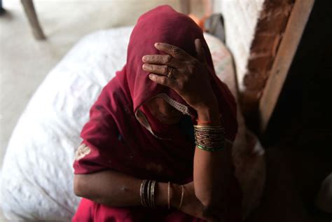 el caso de las dos chicas ahorcadas tras una violación en india podría ser un crimen de honor