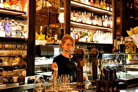 The best bars in Barcelona: a guide to a great night | Expatica